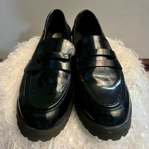 Black patent leather loafer women’s size 7